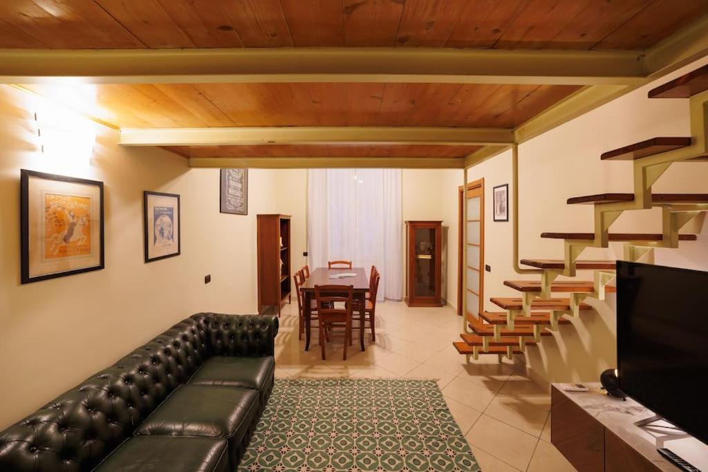 The San Gregorio Armeno Apartment By HouseinNapoli Bagian luar foto